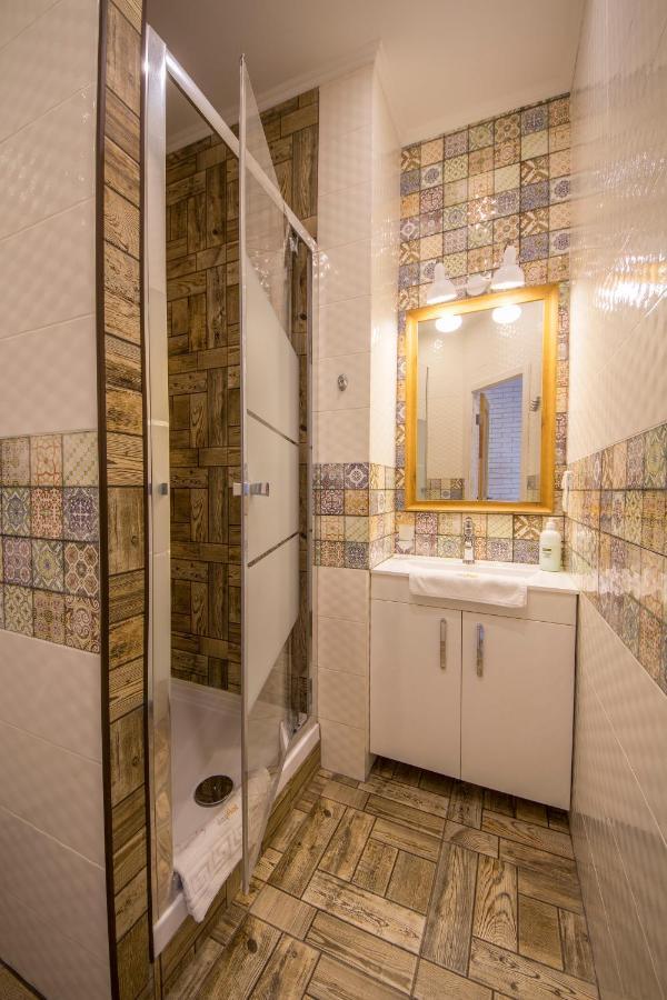 Design Apartments On Velyka Vasylkivska 42 Kiev Exterior foto